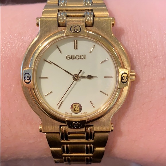 Vintage Gucci gold watch main image 3